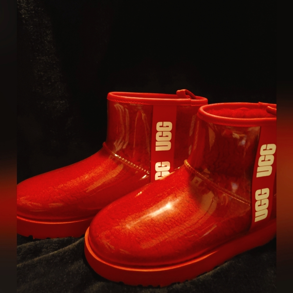UGGS clean mini boot RED